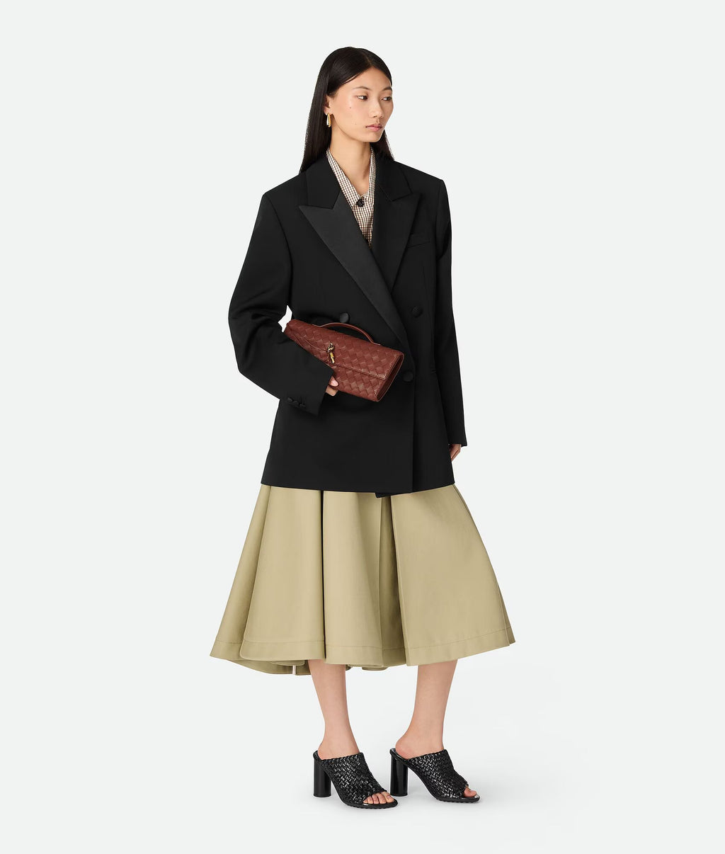 BOTTEGA VENETA Andiamo Clutch — Brown
